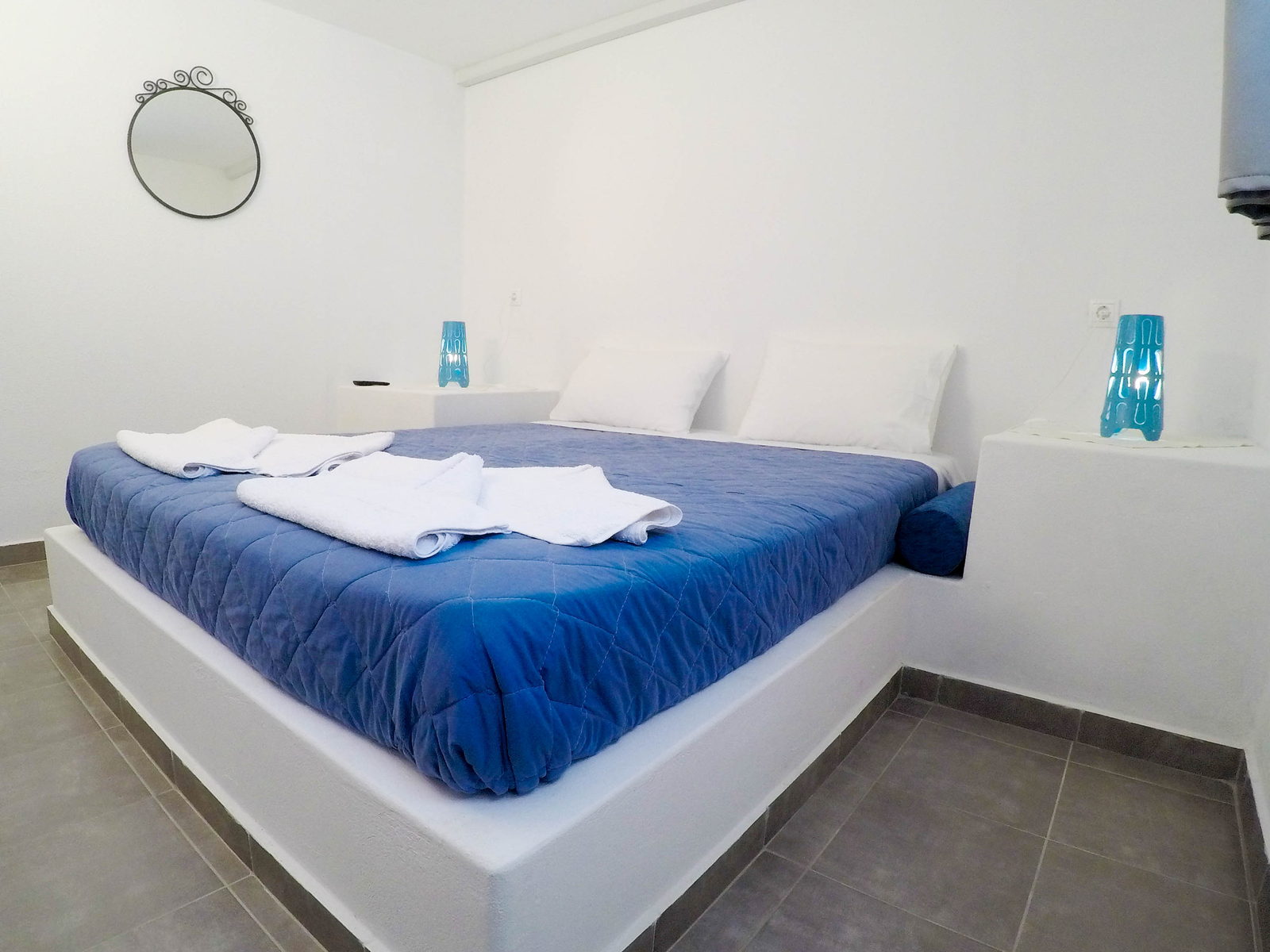 Deluxe Triple — bedroom